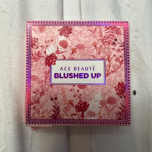 New Makeup Bundle of 9 Contains Lashes, Nails, Blush, Mascara highlighters & Bag - Picture 9 of 10